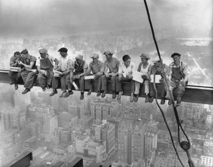 Lunchtime on a skyscraper – 1932
