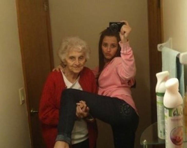 Sexy posture with the help of grandma