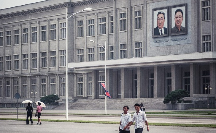 The Pyongyang government building is very impressive